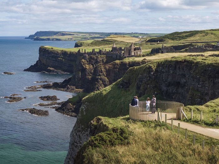 Costa de acantilados en Irlanda del Norte